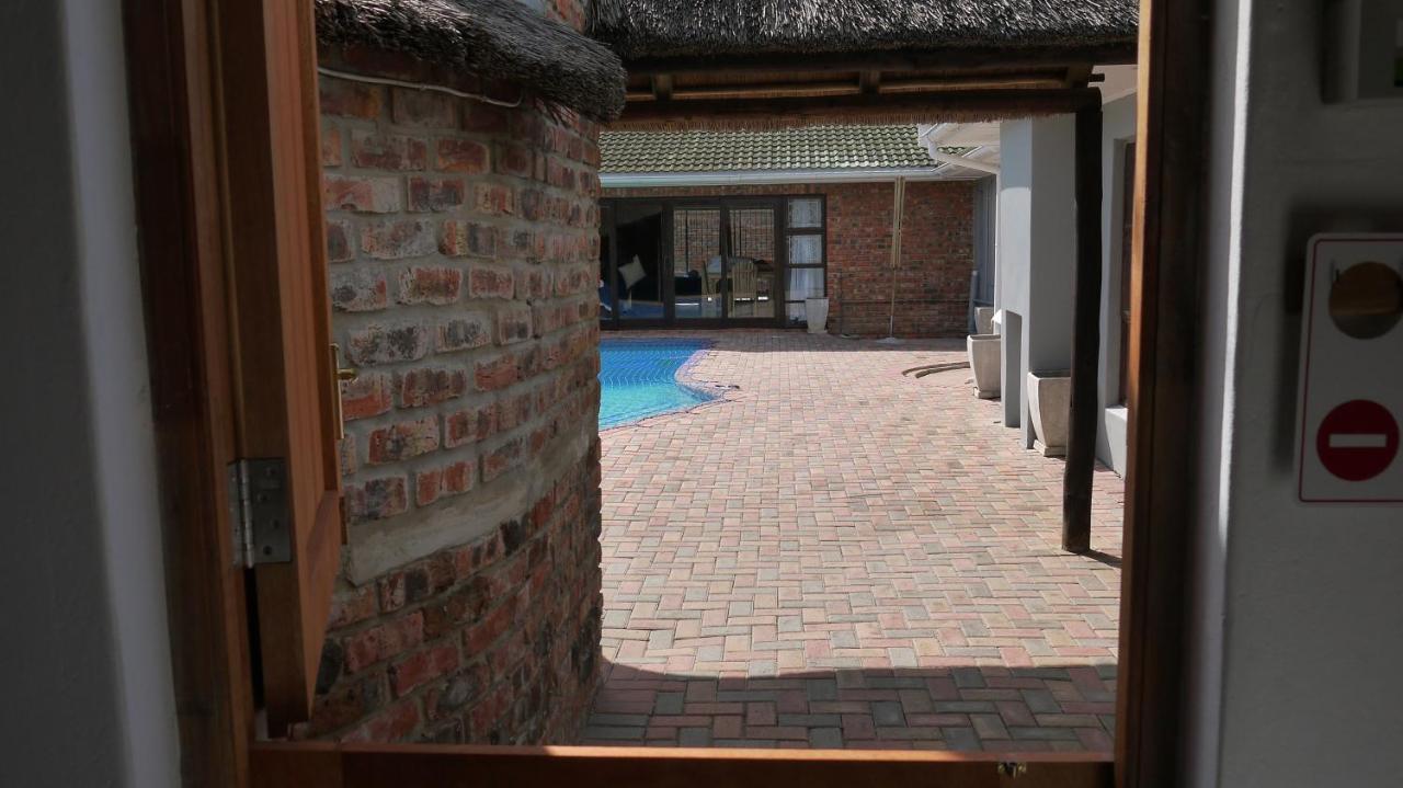 The Bay Inn Port Elizabeth Exterior photo